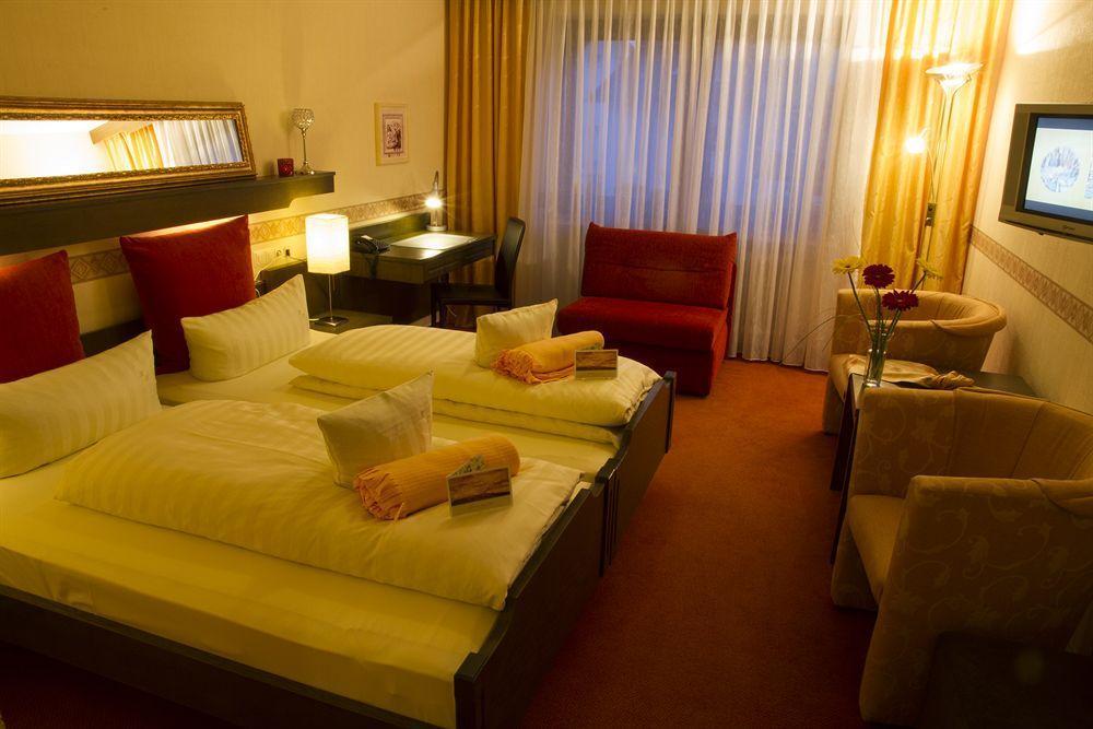 Hotel Hellers Twenty Four I -24H-Check-In- Friedrichshafen Buitenkant foto